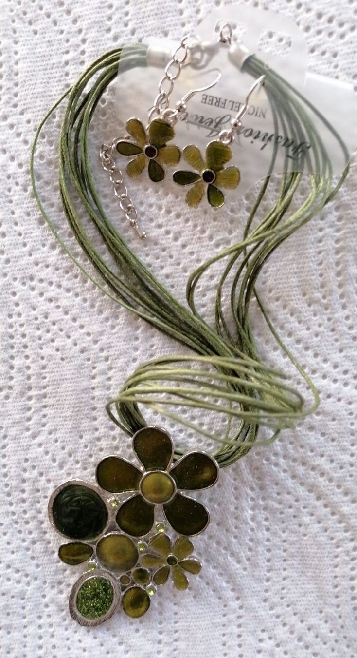 Altri gioielli: Schöner Modeschmuck Kette und Ohrhänger – Nuovo (secondo la descrizione) da Grächen venduto da Hel7890