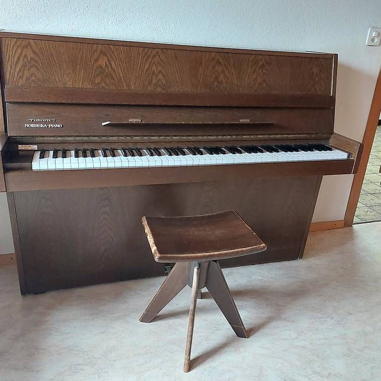 Musikinstrumente: Piano, gratis abzugeben  – Gebraucht aus Luzern von mon_8xnm 3