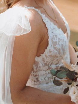 Kleider: Secondhand Brautkleid Made with Love "Tommy", Grösse 34-38 – Gebraucht aus Brunnen von Herzig-Brautmode 3