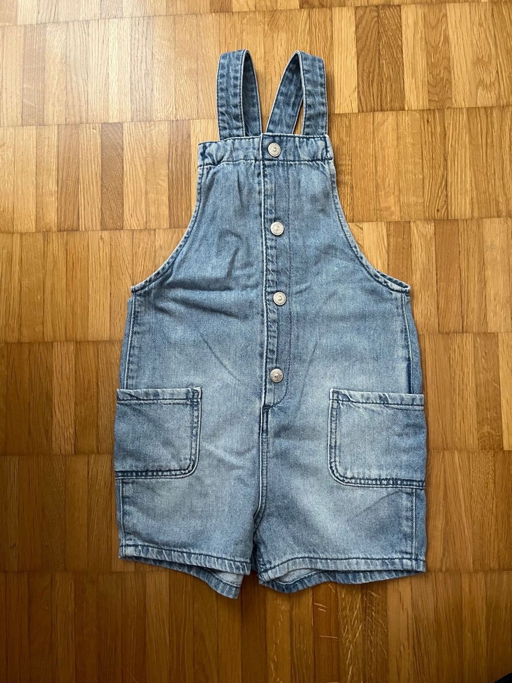 H&M Pantaloni: H&M Trägerhose Gr. 92 – Usato da Jona venduto da Good_luck1_