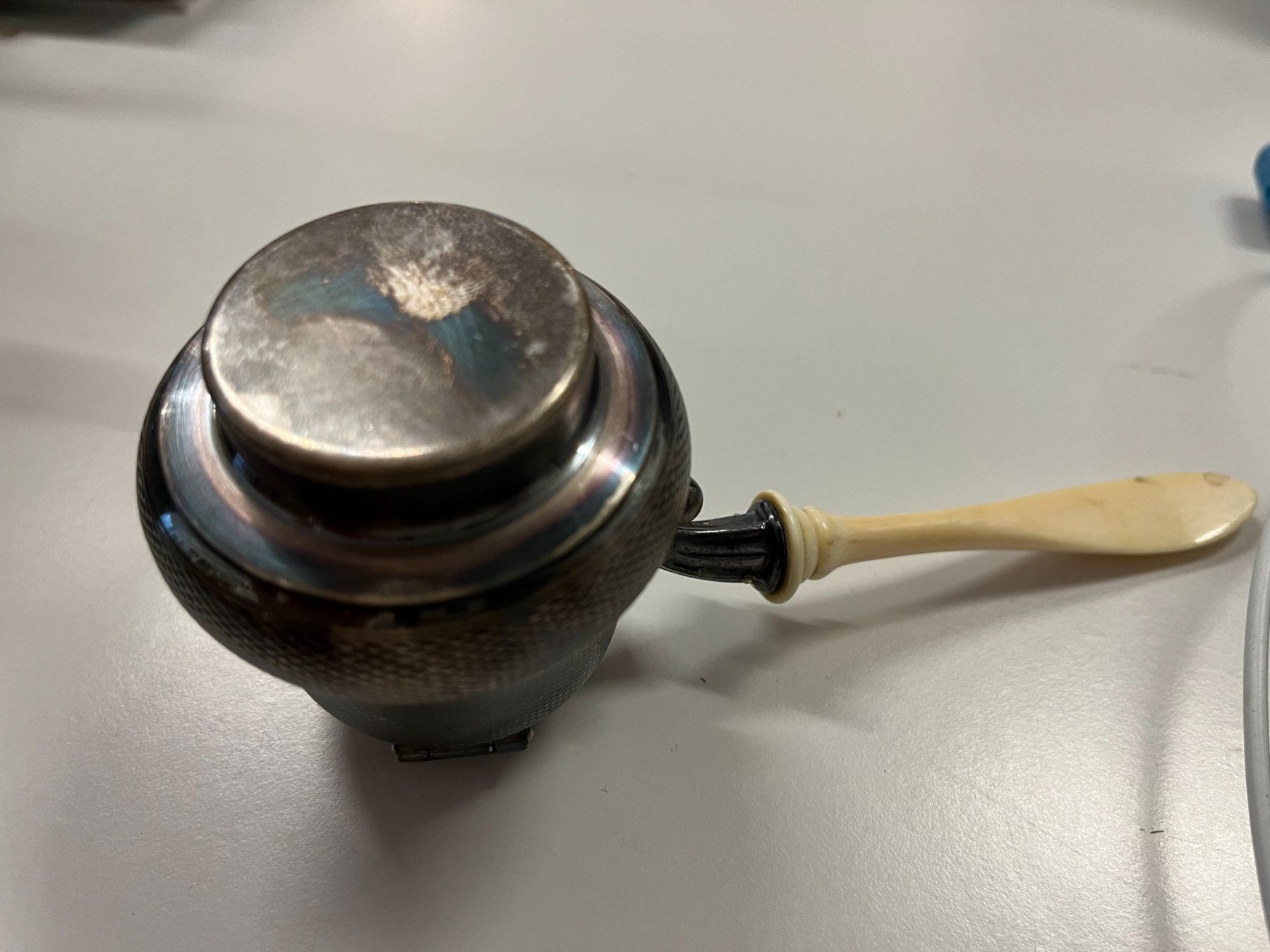 Töpfe: Kleines Gefäss mit Deckel und Stiel – Gebraucht aus Stetten AG von Brissago25 6