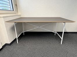 Arbeitstisch / Bürotisch – gross & stabil
