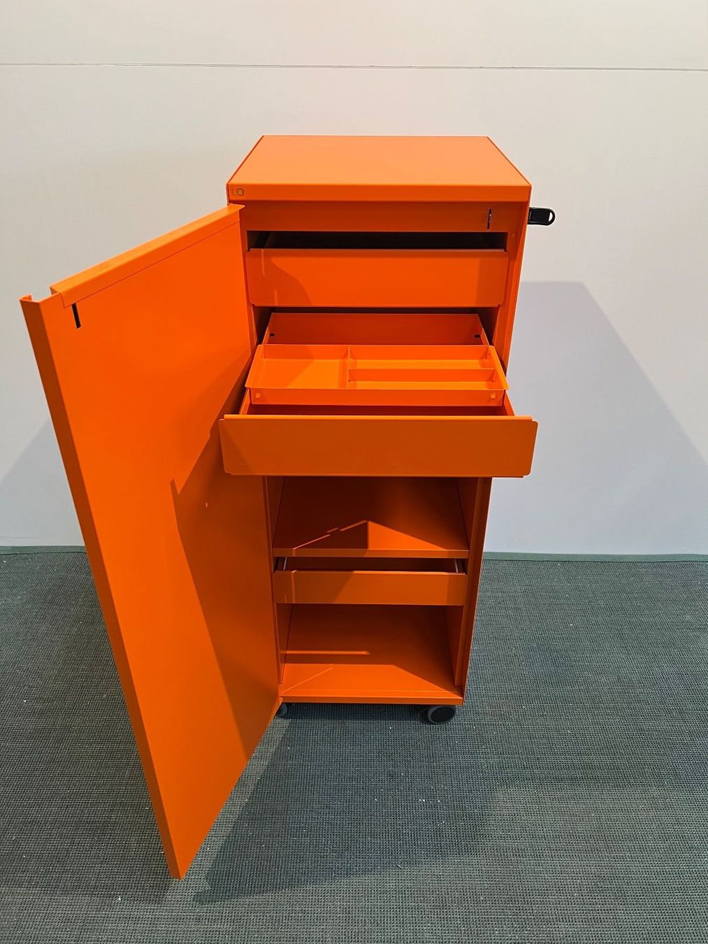 Lista Banconi: Lista LO Caddy 400 orange – Usato da Wangen an der Aare venduto da TBYN 6