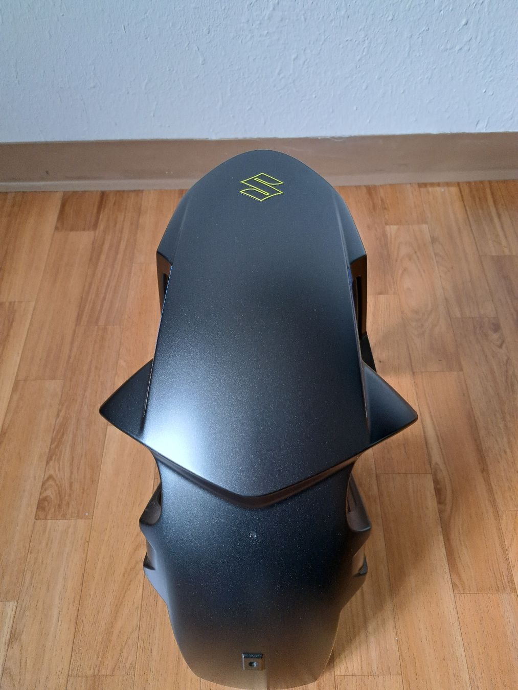 Suzuki Toutes les pièces détachées moto: Suzuki GSX 8 S Frontkotflügel – D'occasion à Aarburg par moto100 1