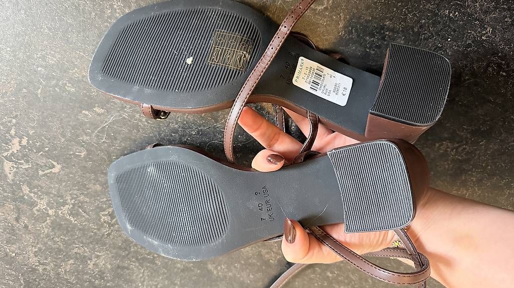 Scarpe da donna: Braune Sandalen mit Absatz, Gr. 40 – Nuovo e nell'imballaggio originale da Bern venduto da sshueli 1