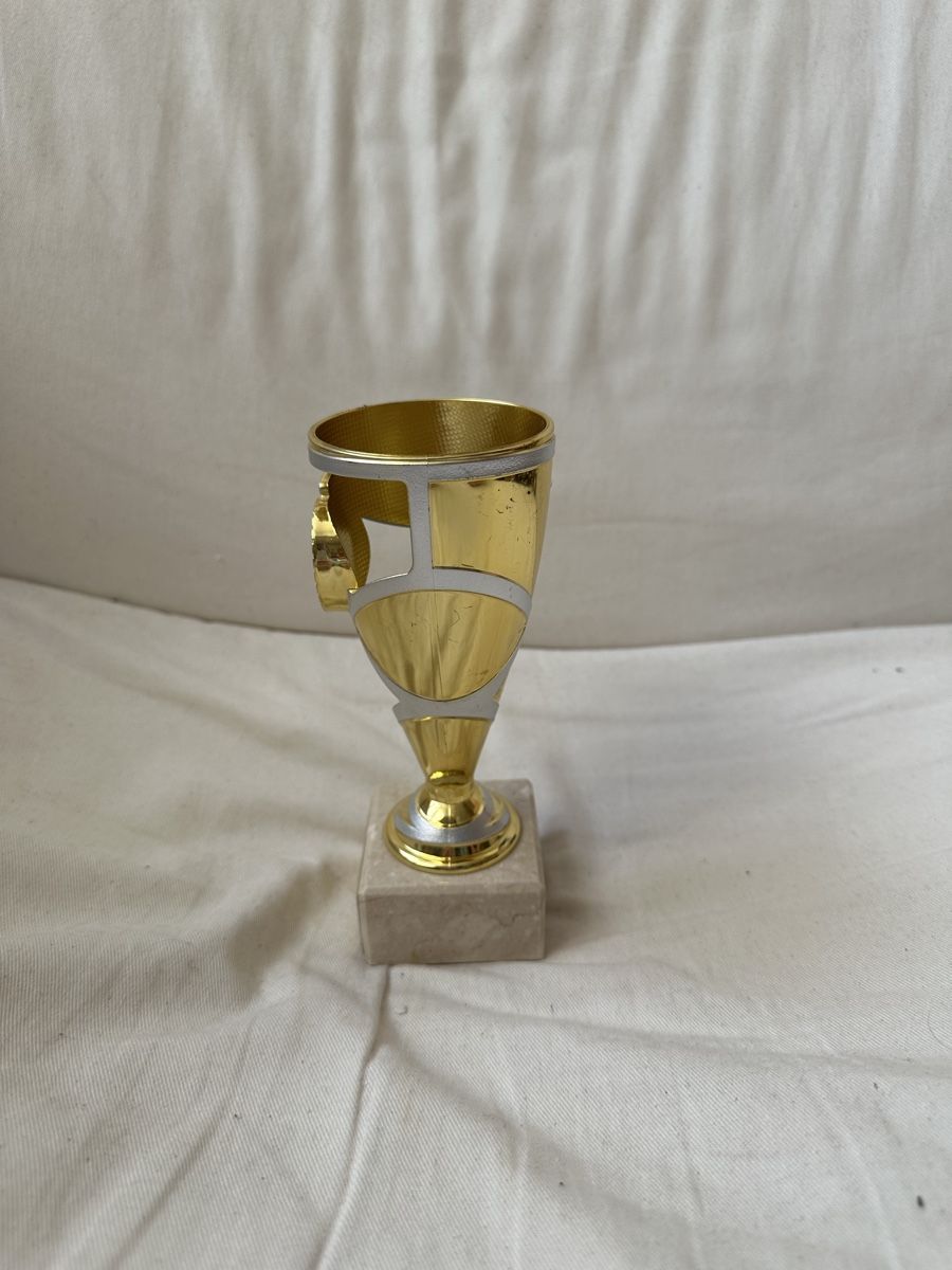Sonstiges zum Sammeln & Seltenes: Goldener Pokal – Gebraucht aus Basel von ari_f26x 2