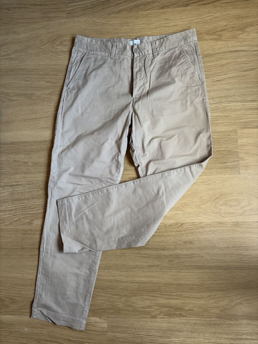 H&M Pantalons: Hosen beige Grösse 33 Regular Fit – D'occasion à Mels par SarahMeier1999