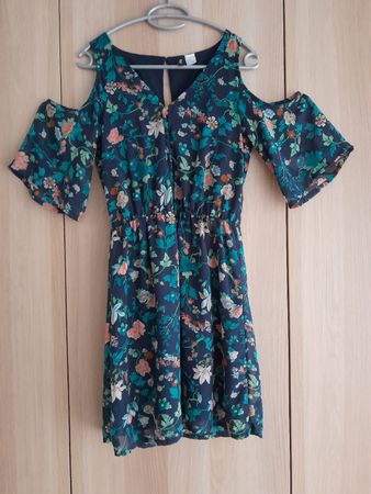 Sommerkleid Gr. S., Blumen, offene Schultern