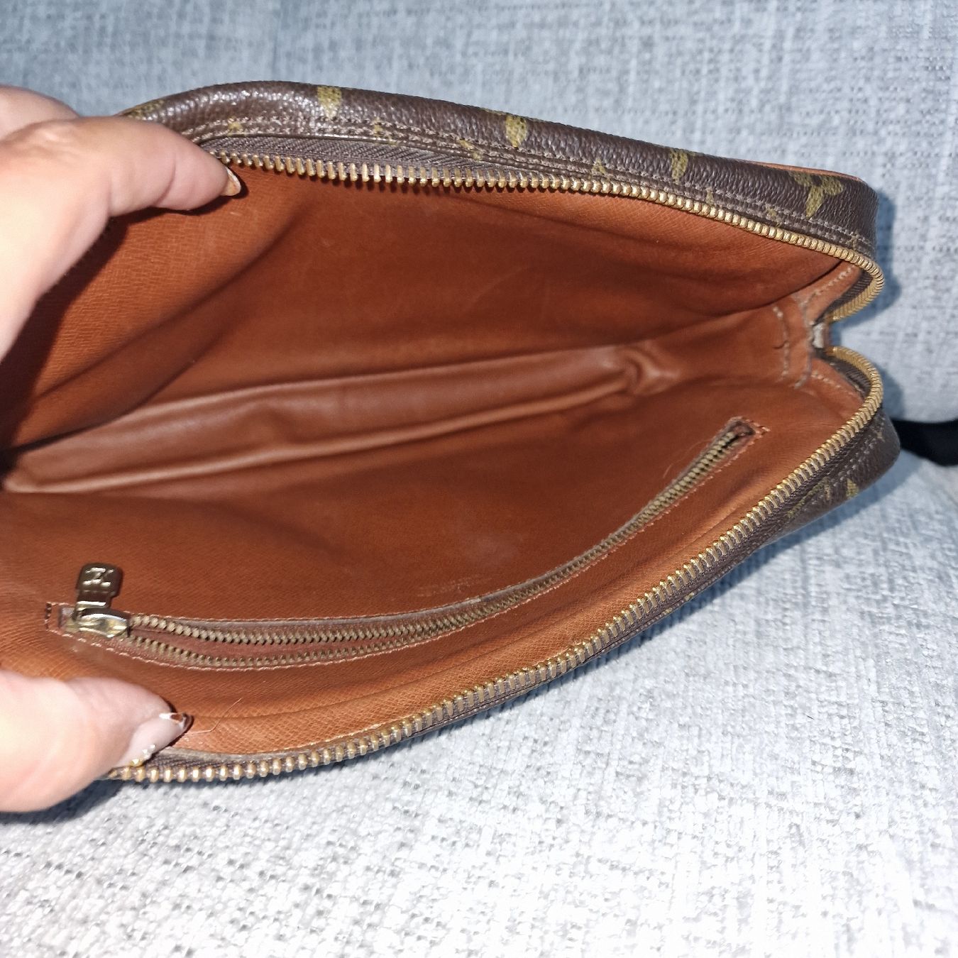 Louis Vuitton Taschen: Louis Vuitton Pochette Monogram Dragonne + Zertifikat – Gebraucht aus Effretikon von 84CK 6