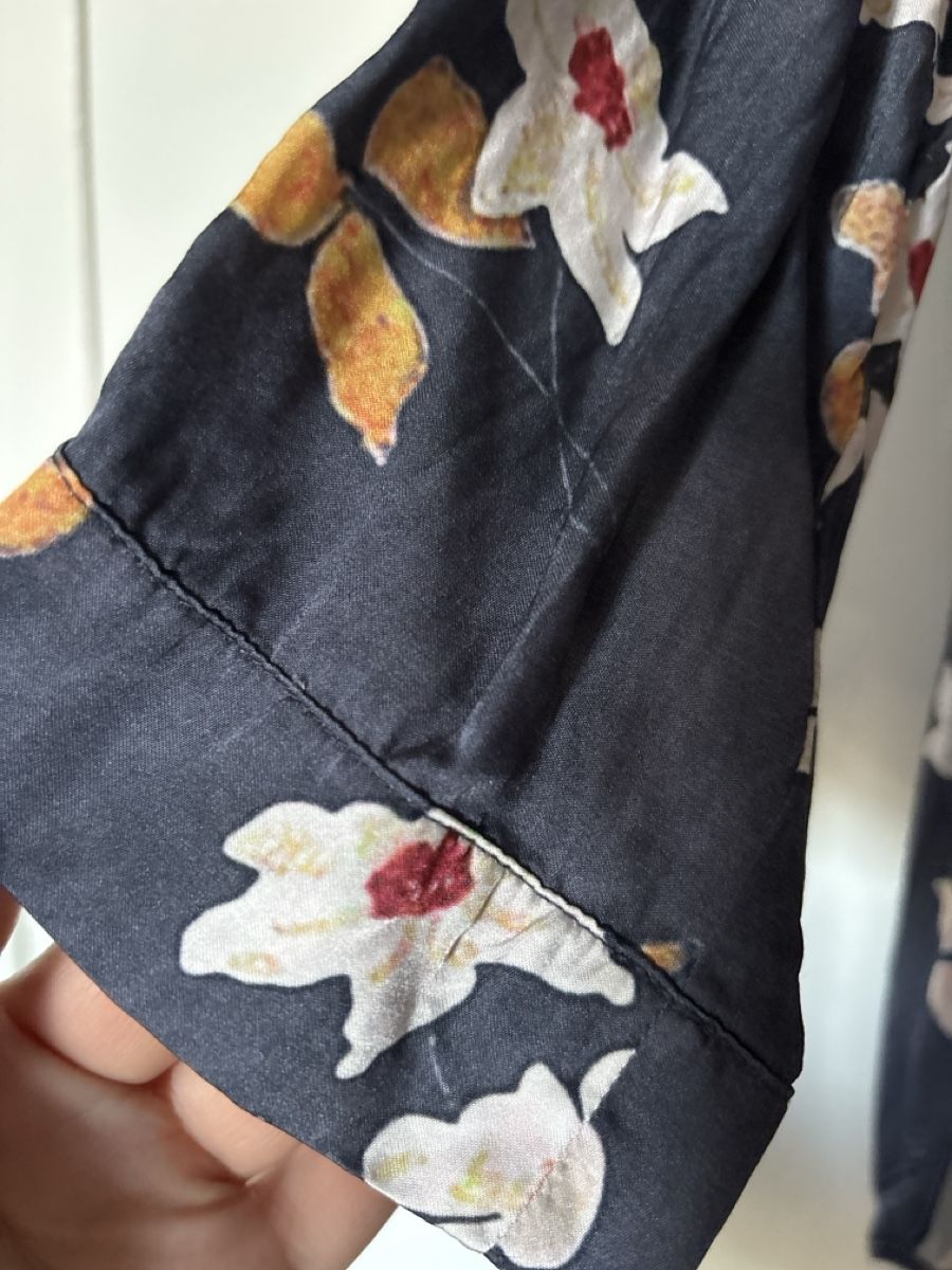 Nile Blusen: Nile Bluse mit Blumenmuster, Grösse S, Top Zustand! – Gebraucht aus Zofingen von MasterPCI 1