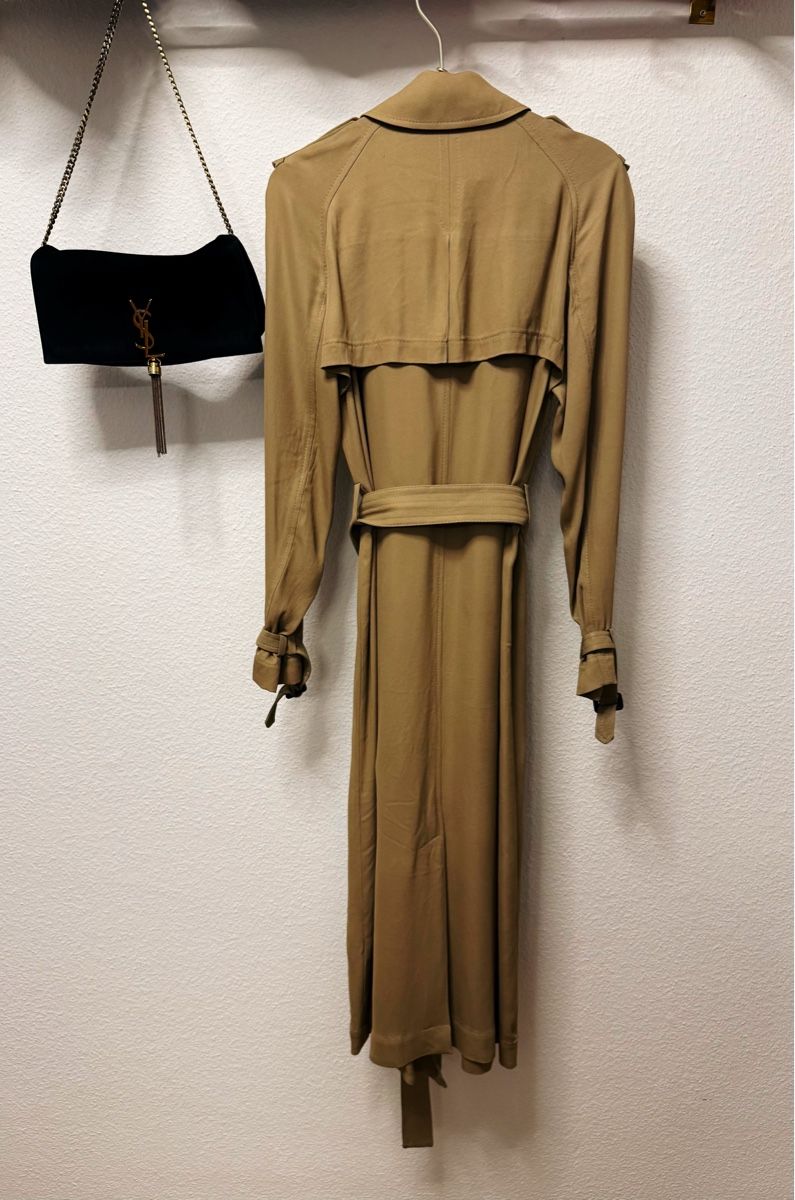 Hugo Boss Cappotti: Trenchcoat beige – Nuovo (secondo la descrizione) da Basel venduto da Mxnai 2