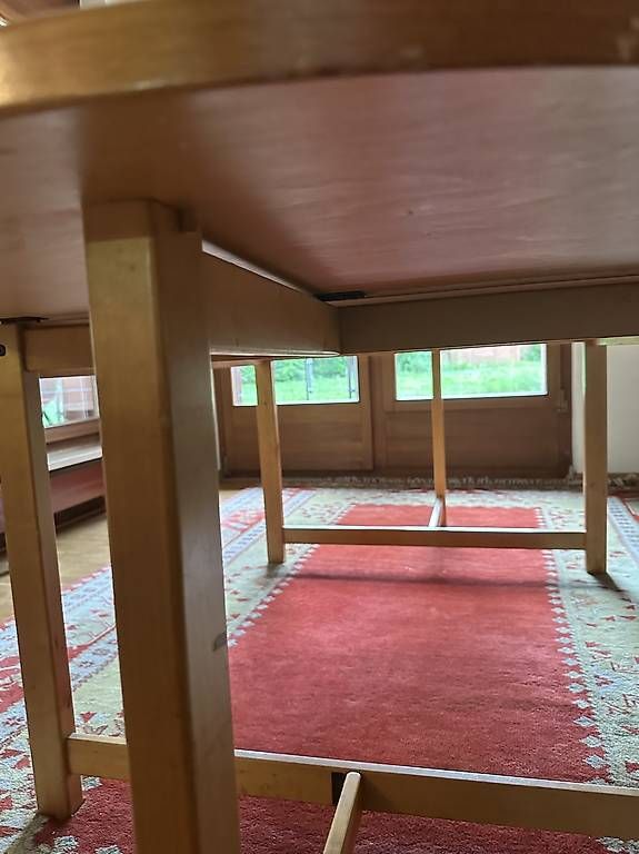 Tische: Esstisch mit Teppich – Gebraucht aus Binningen von C0llin 2