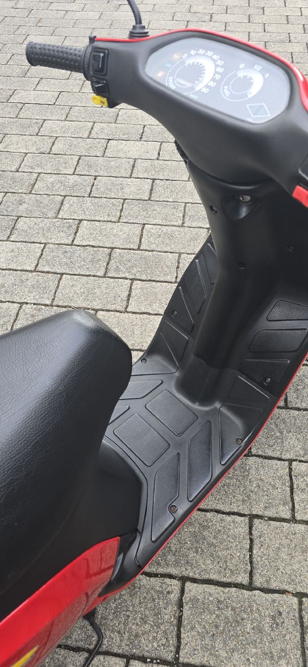Piaggio Scooter: Piaggio Typhoon/Storm 50 ccm – Usato da Lachen SZ venduto da Conway 3