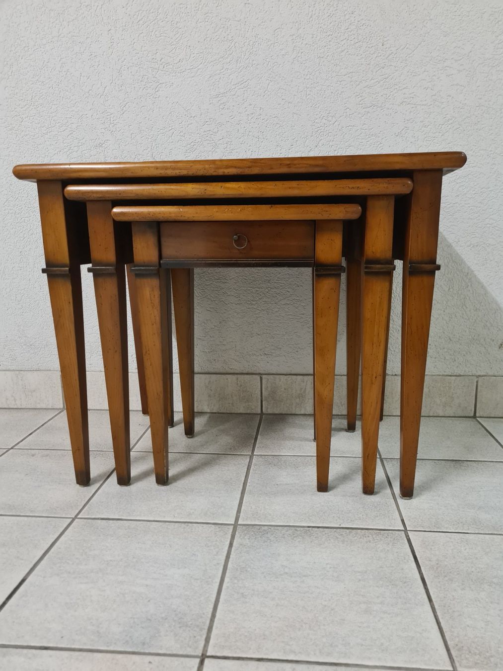 Tavoli: Petite table qui ce range les une sur les autres – Usato da Monthey venduto da 187-zeroo 1