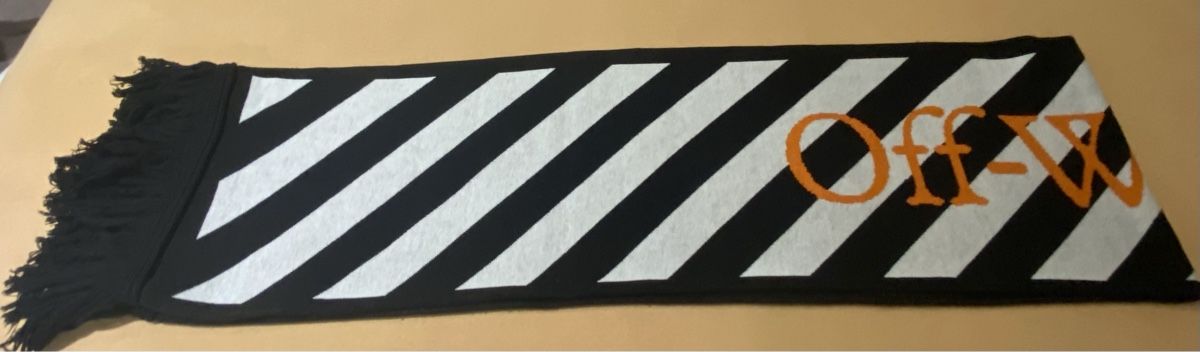 Off-White Foulards, Tücher & Schals: Off-White Schal🧣 – Gebraucht aus Zollikerberg von Jvac2 1