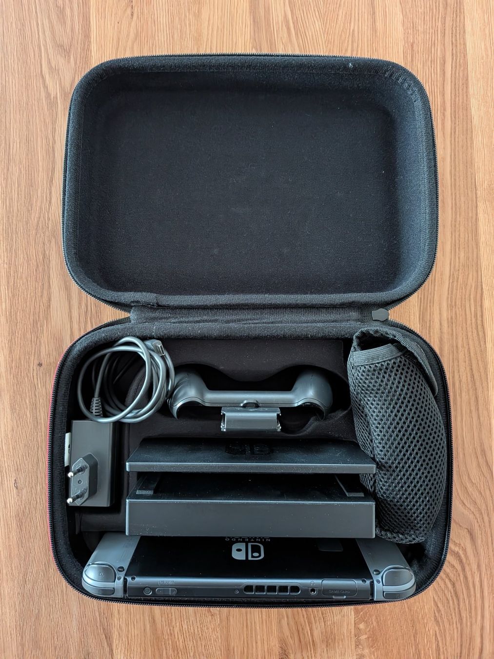 Nintendo Konsolen: Switch 1 (2017) mit Transportbox – Gebraucht aus Langenthal von cmo_2fz9 2