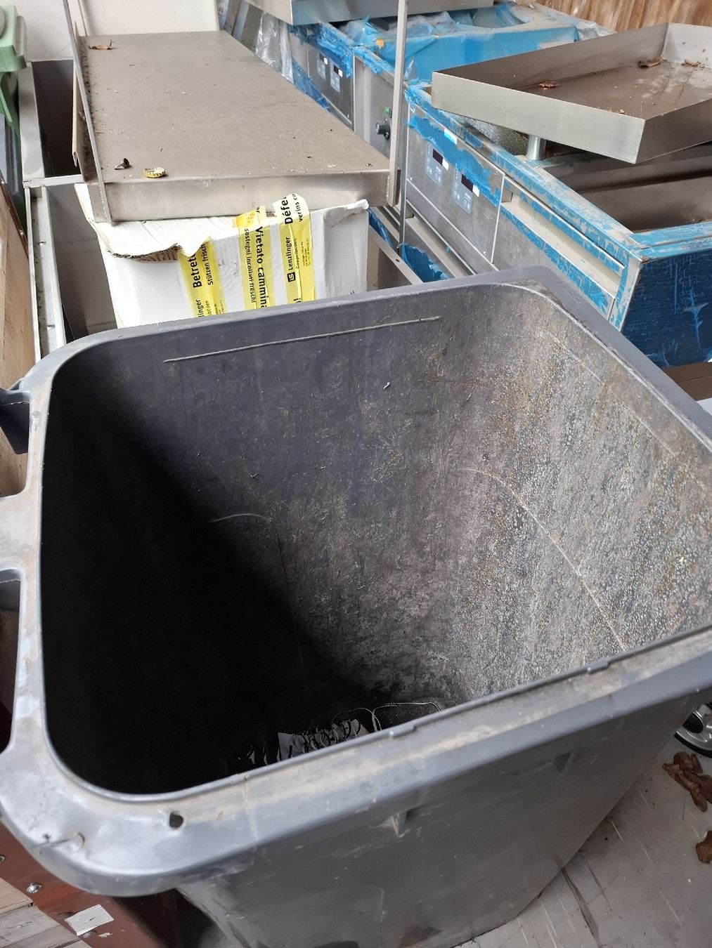 Sonstiges für Büro & Gewerbe: Robuste Mülltonne 140 Liter mit Deckel & Rollen #92 – Gebraucht aus Wuppenau von Gastro-Wuppenau 1