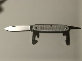très beau couteau militaire Wenger 66