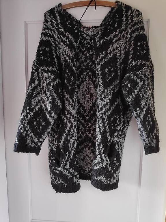 Jacken: Strickjacke Grösse S/M – Gebraucht aus Sissach von jgt_6k76