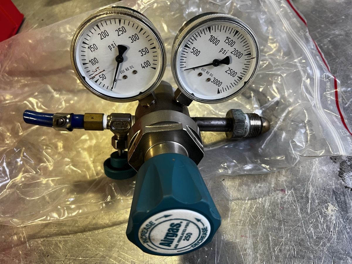 Alle Werkzeuge: Druck Reduzier Ventil Manometer 1Lot – Gebraucht aus Wettingen von Wespi4 4