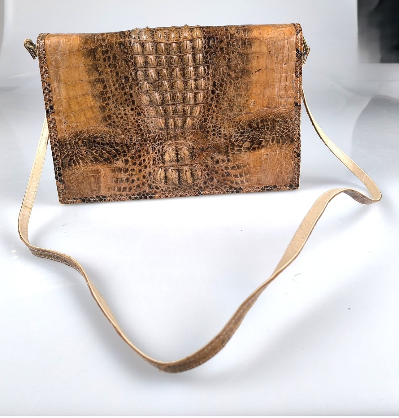 Taschen für Damen: Hellbraune Krokodilleder Handtasche – Gebraucht aus Rüti ZH von Restwert_Rueti_ZH