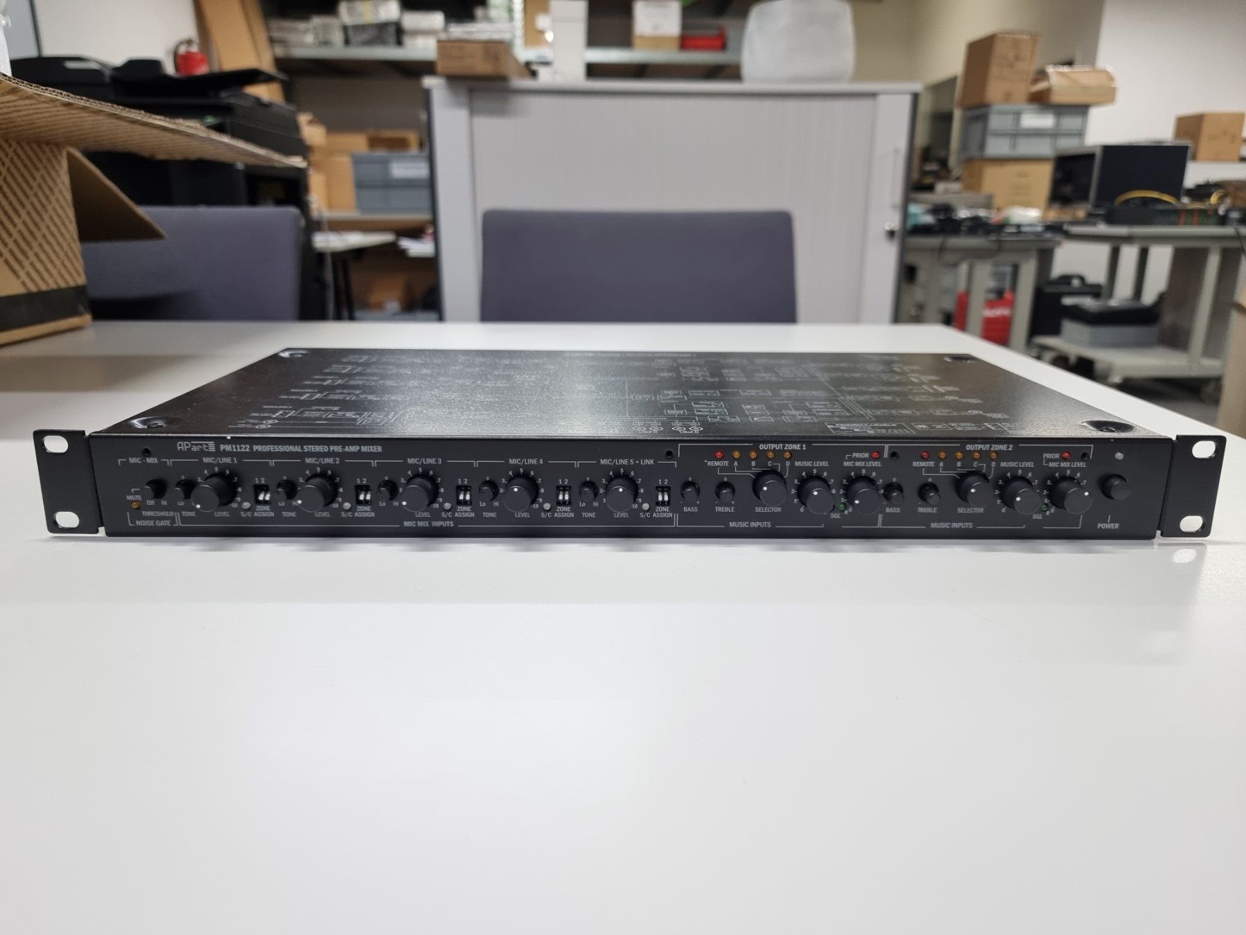 Amplificatori: Apart PM 1122 Professional Stereo Pre-Amp Mixer – Usato da Chur venduto da EP_bernhard