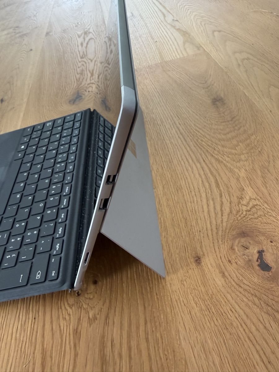 Microsoft Notebook: Microsoft Surface, Intel i7-7660-U CPU, 8 GB RAM, 238 GB SSD – Usato da Boll venduto da jun_x5bx 1