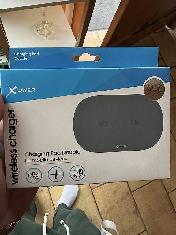 Caricabatterie: XLayer Wireless pad Double charging  – Usato da Seuzach venduto da Wolf936
