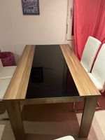 Esstisch mit Glasplatte in Nussbaum-Optik