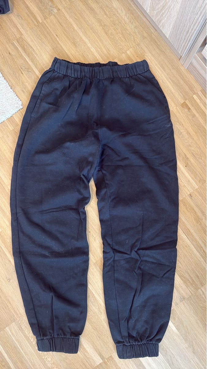 Hollister Hosen: Hollister Trainerhose Schwarz mit elastischem Bund – Gebraucht aus Oberengstringen von win_2q9m