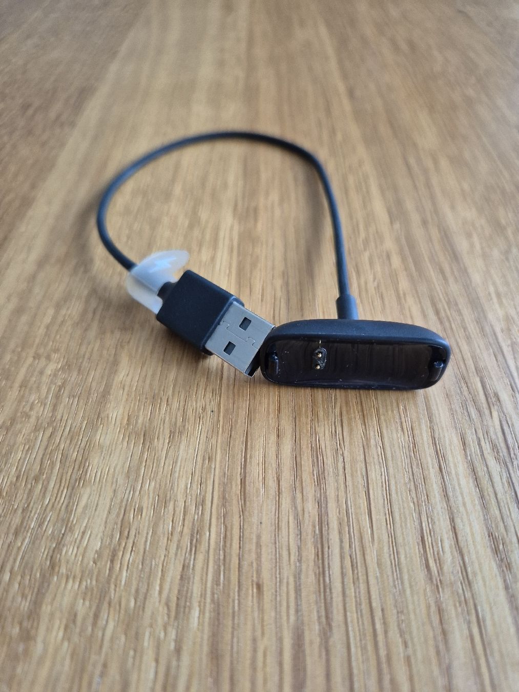 Fitbit Cavi: Original Fitbit USB Ladekabel - Top Zustand – Usato da Goldach venduto da nikkaaa