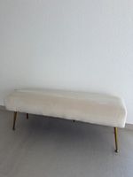 Sitzbank Samt Creme mit goldenen Füssen, Retro-Stil