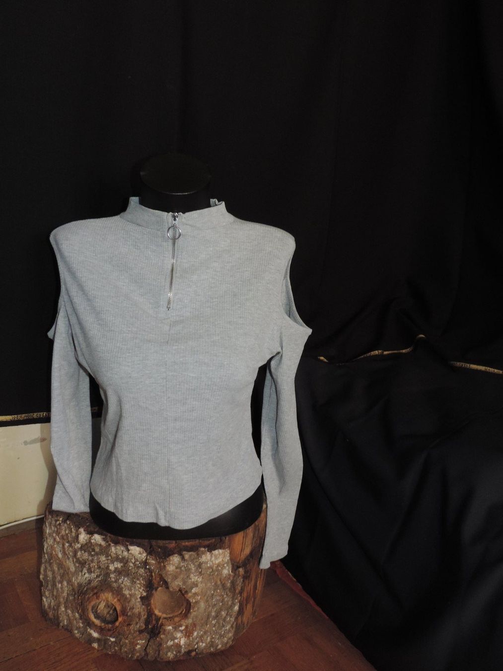 Top: haut manches longues gris – Usato da Genève venduto da Axelle333 5