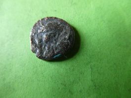 uralte Bronzemünze  14 mm     1.84 g