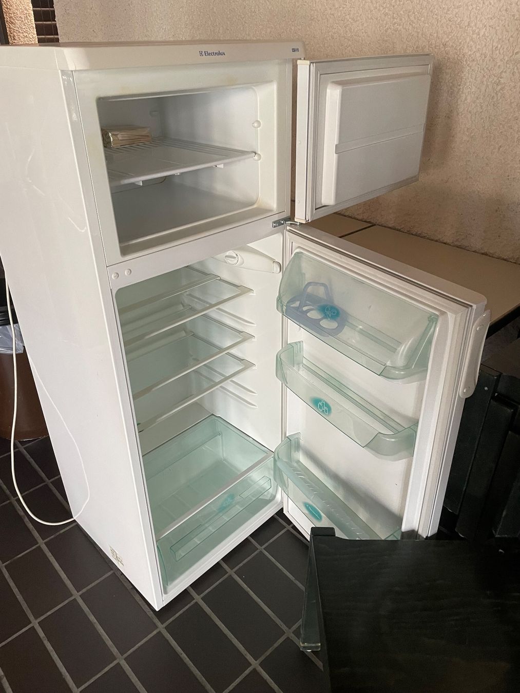 Kühlschrank: Kühlschrank 140 l mit Gefrierteil – Gebraucht aus Zürich von Buffythecat