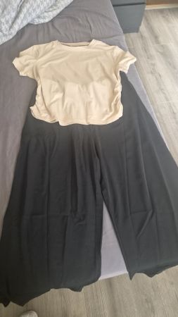 Schönes Sommer Set: Shirt Beige und Culotte Hose Schwarz!