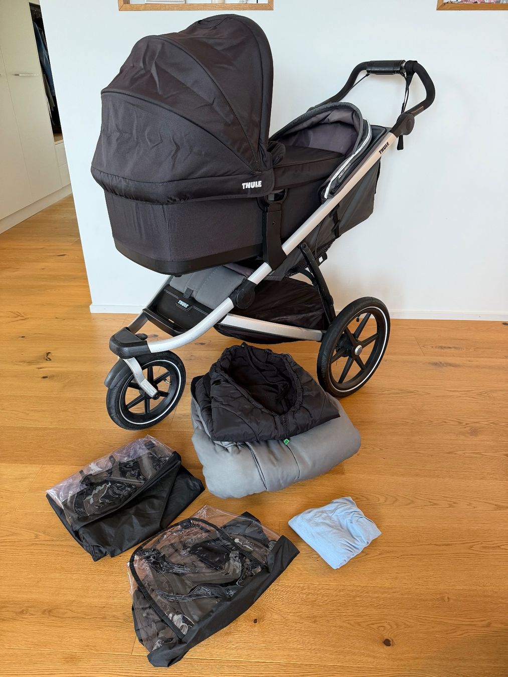 Thule Carrozzine: Thule Urban Glide 2 mit Bassinet NP: ca. 1240.- – Usato da Steinhuserberg venduto da ast_26pb 1