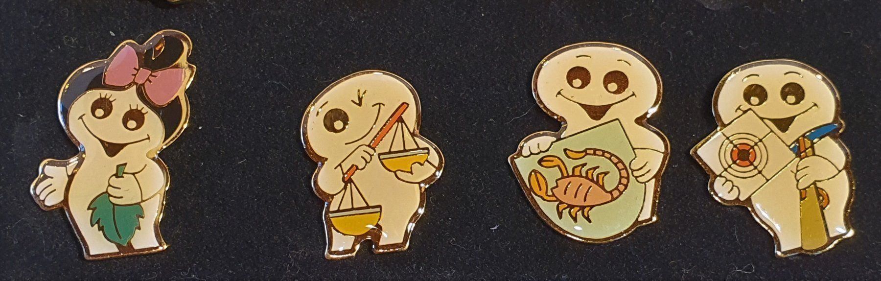 Placchette & Badge: A078 - 12er Pin Set Maga Sternzeichen – Usato da Reinach BL venduto da Boston-Verkauf 2