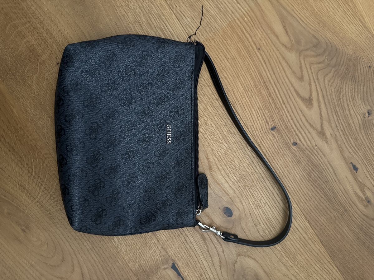 Guess Borse da donna: Guess schwarz Clutch mit Tragegriff – Usato da Zweidlen venduto da sweetchili_03