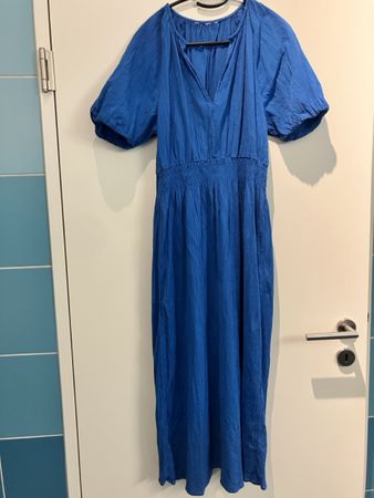 Blaues Maxikleid