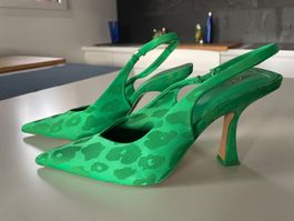 ZARA Sling Pumps mit Leo-Muster, gruen, Gr. 38, neuwertig...