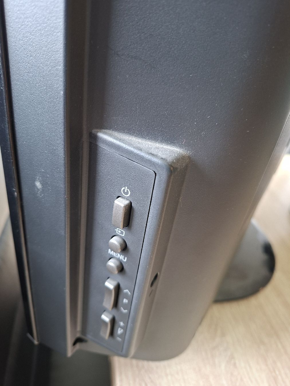 Televisori: Sharp Aquos LCD TV, – Usato da Bäch SZ venduto da nadinek85 2