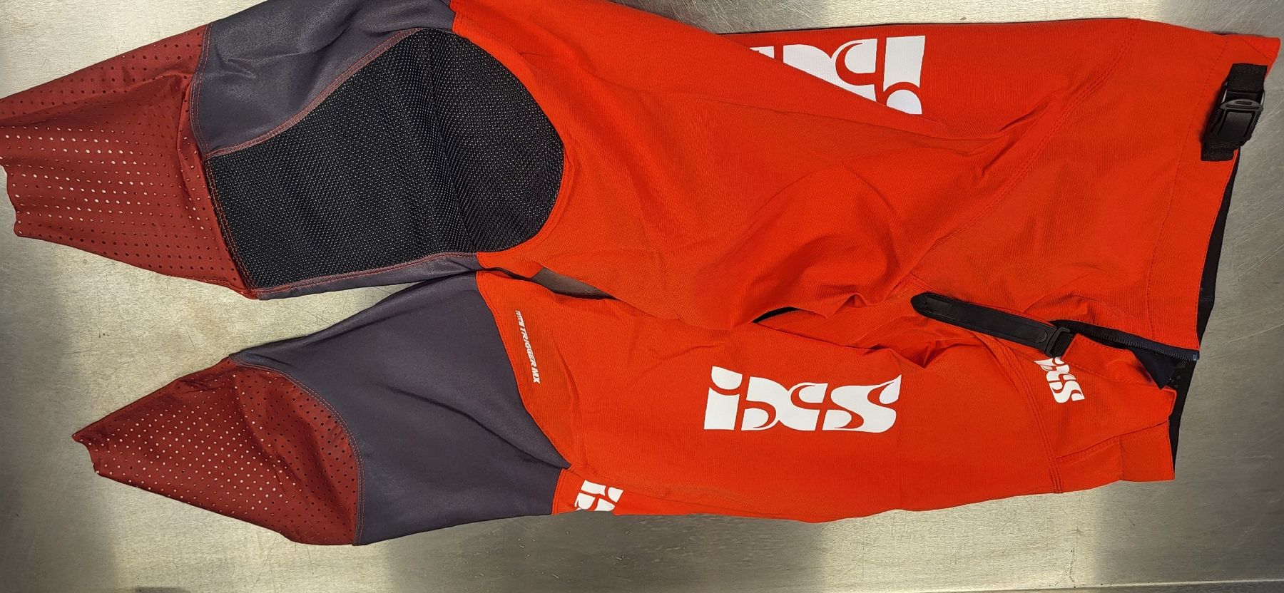 IXS Pantaloni: Pantalon Motocross IXS – Nuovo (secondo la descrizione) da Le Noirmont venduto da lio_mh2x