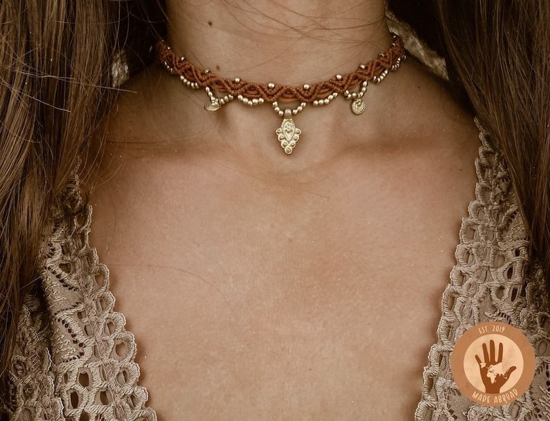 Catenine: Collier ras du cou macramé avec pendentif doré – Usato da Vevey venduto da fer3ica