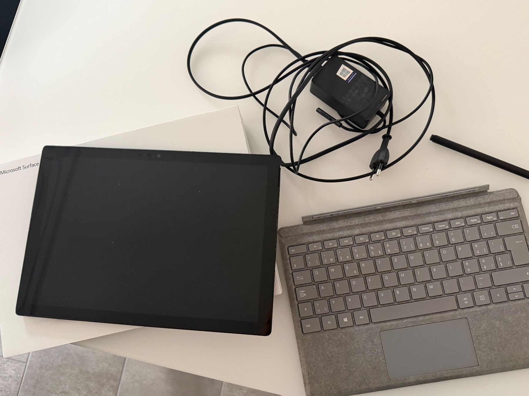 Microsoft Portables: Microsoft Surface Pro 6 – D'occasion à Uhwiesen par petra86 1