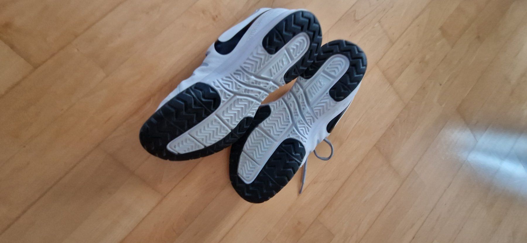 Nike Chaussures hommes: NIKE Schuhe Gr. 43 – D'occasion à Märwil par Mumel01 1
