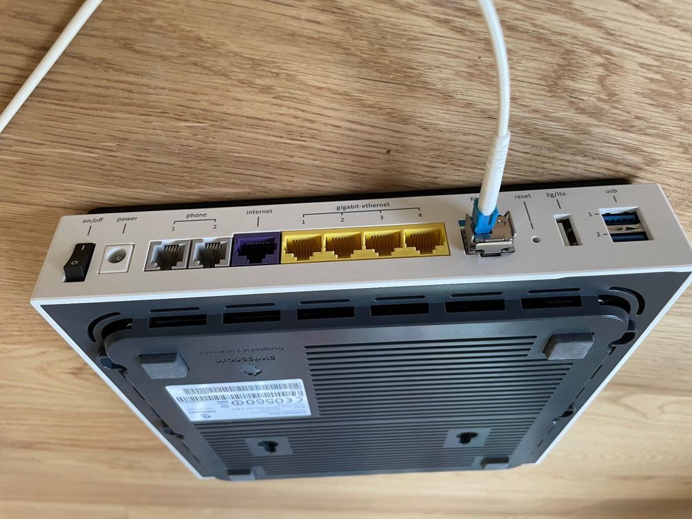 Swisscom Router Internet Box Plus inkl. Glasfaserkabel/Netzt (Gebraucht ...