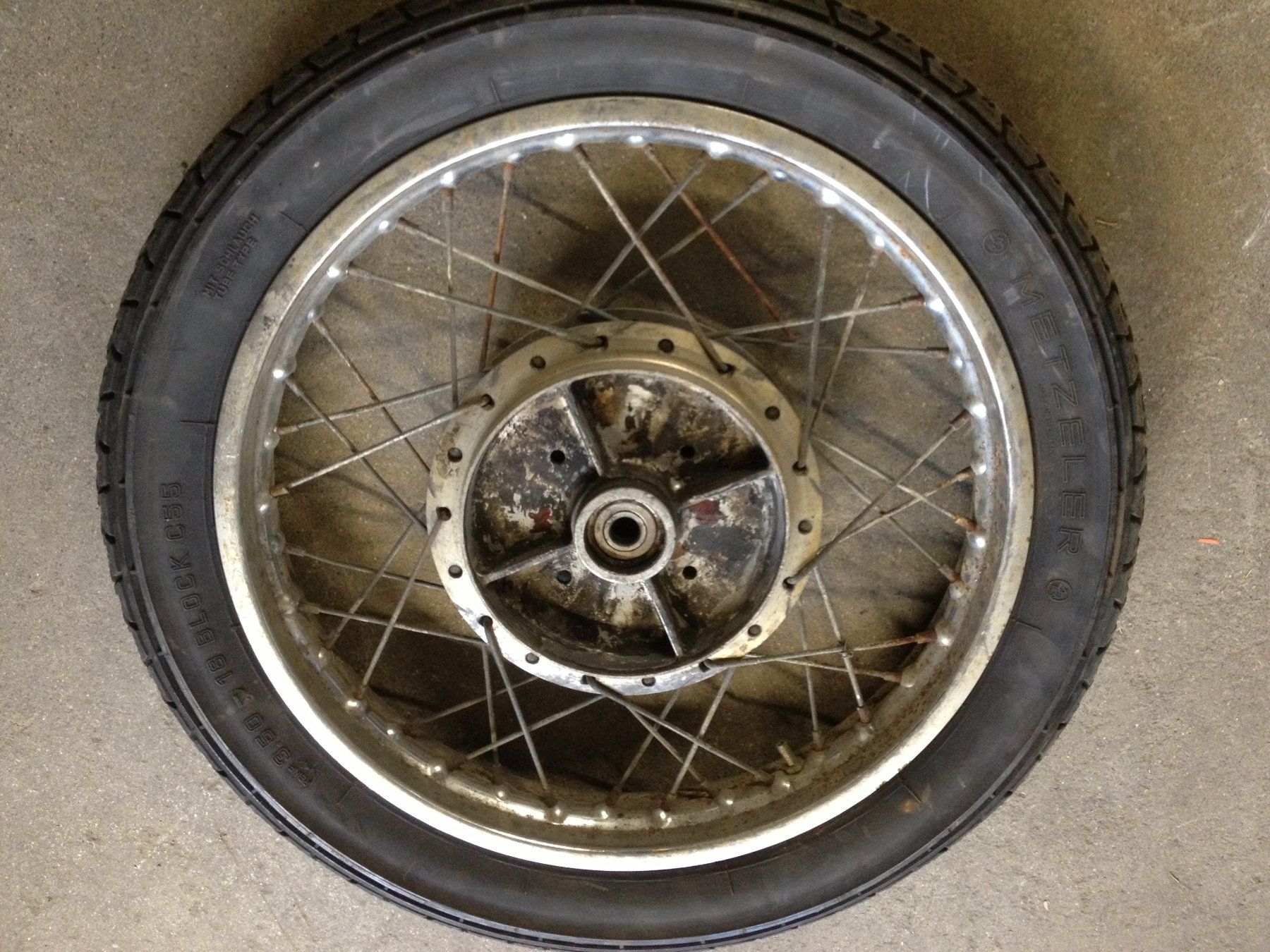 Suzuki Pneumatici & Ruote complete: Oldtimer, Veteran Suzuki 250 GT oder T  Hinterrad – Usato da Rickenbach LU venduto da Hulibu