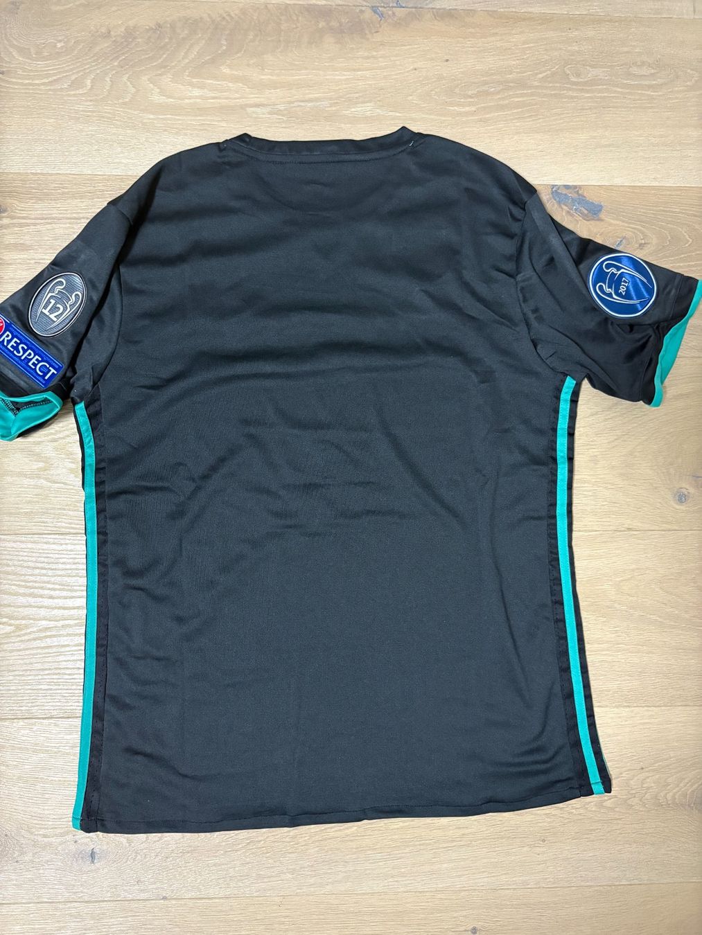 Real Madrid Leibchen & Hosen: Real Madrid Trikot Schwarz L – Neu (gemäss Beschreibung) aus Au SG von hal_k95b 1
