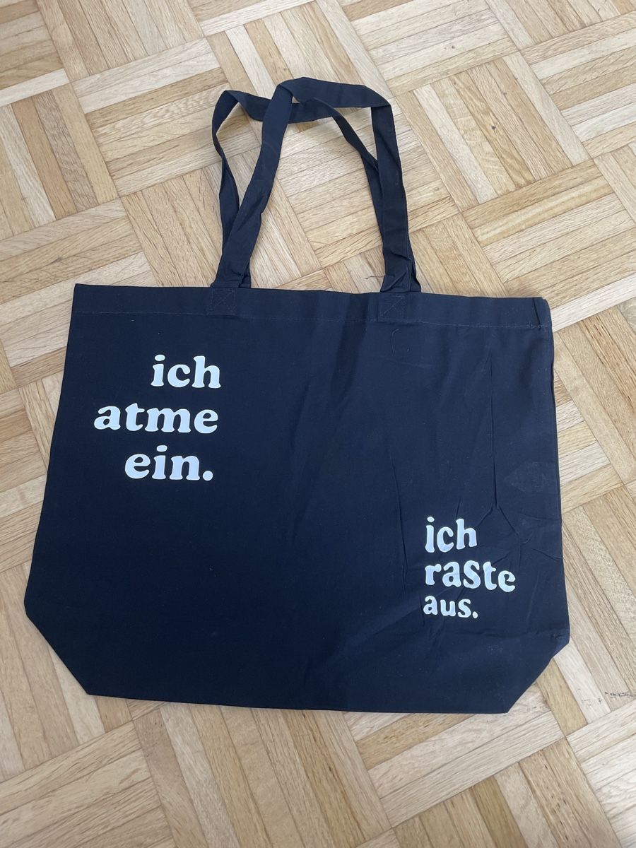 Taschen: Schwarze Stofftasche "Ich atme ein, ich raste aus" – Neu und originalverpackt aus Biel/Bienne von Bolagol9 1